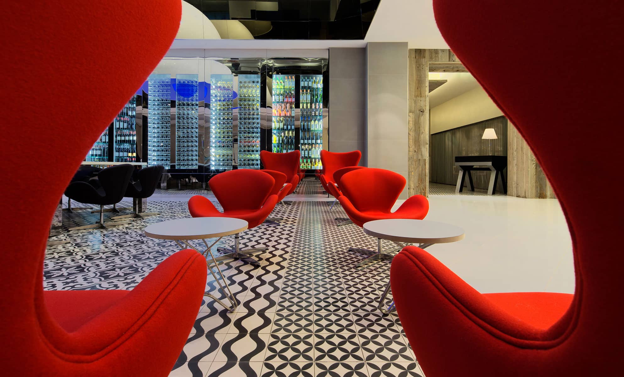 Architecture Photography USA: Red chairs in lobby of five star hotel, Minneapolis USA.