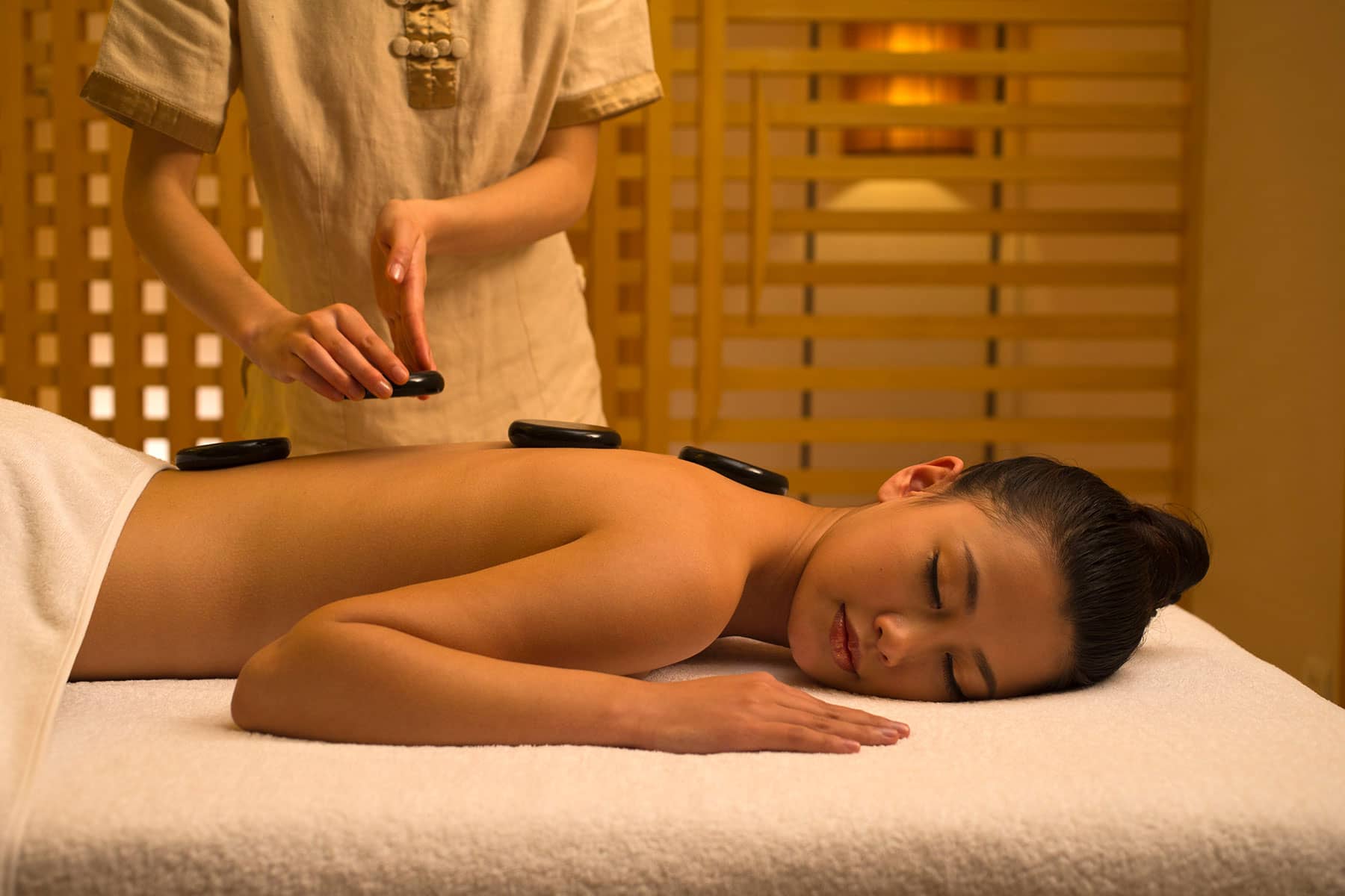 Hospitality & Spa & Wellness Photography: Hot Stone Massage
